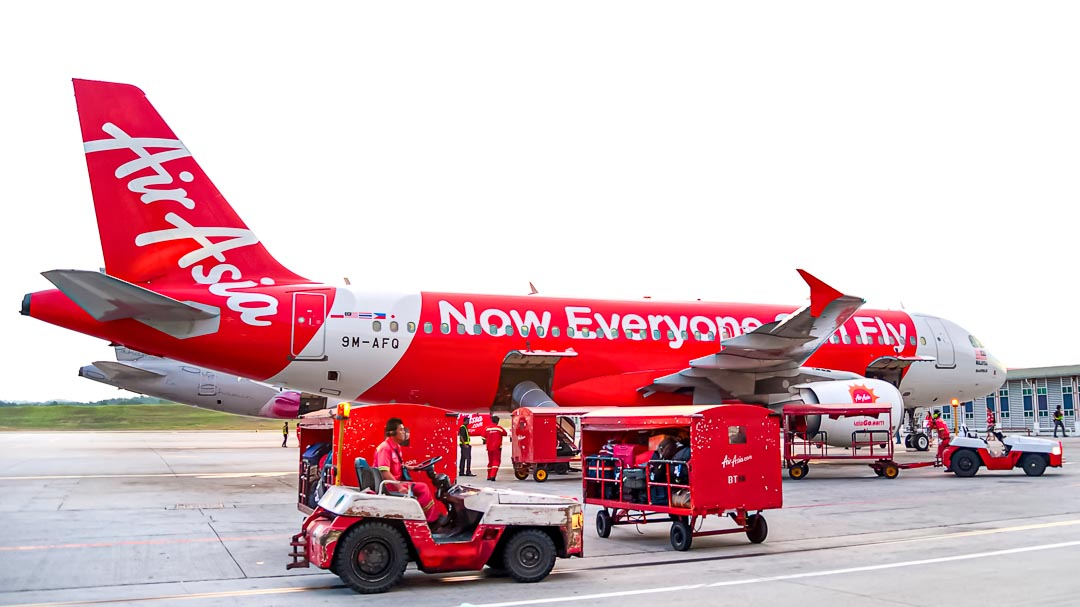 Air Asia luggage loading